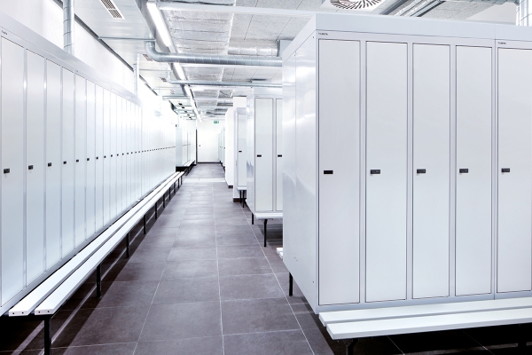 EL COMPLEMENTO ÓPTIMO Con el amplio surtido de armarios de LISTA puede complementar sus equipos industriales y almacenamiento con un objetivo determinado.