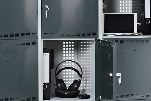 SECURITY WITH CHARGING FUNCTION LISTA electrical cabinets are perfect for the safe, personal storage of battery-powered devices of all kinds. These robust all-rounders are idea for offices and administrative functions, schools, universities and other public buildings.